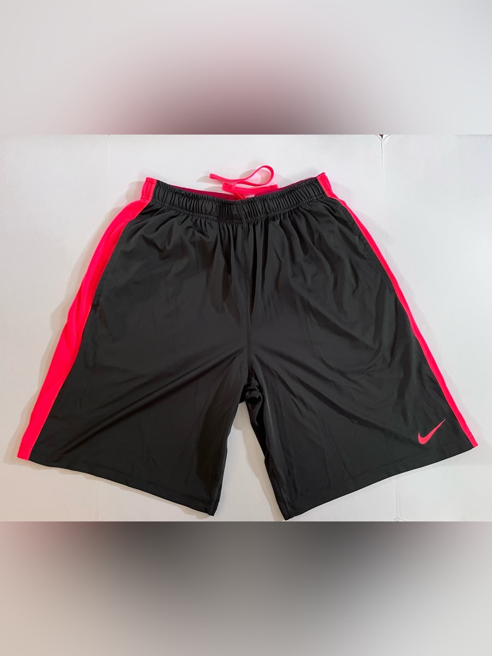 Nike Dri-FIT Gray Pink Stripe Boys Large Athletic Basketball Shorts L 14/16
